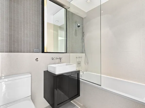 300 East 23rd Street image 3 of 9