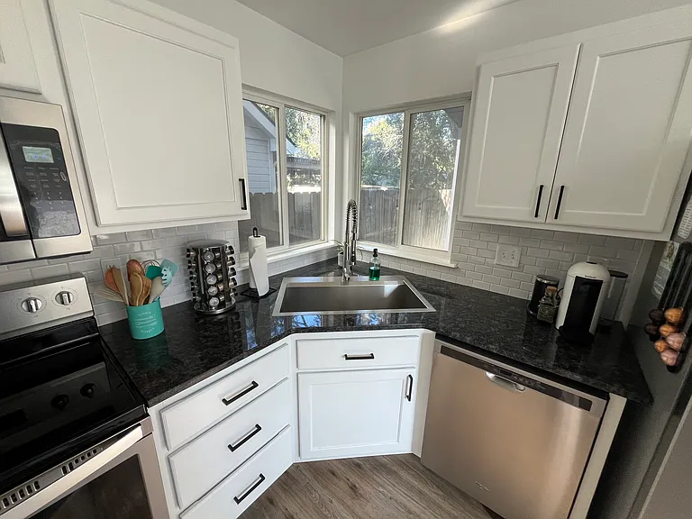 2676 W Ona St — Photo 7
