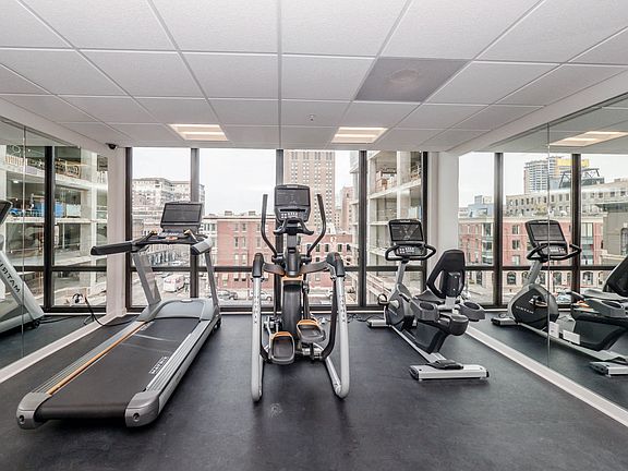 24 hour fitness center River North Chicago Apartments