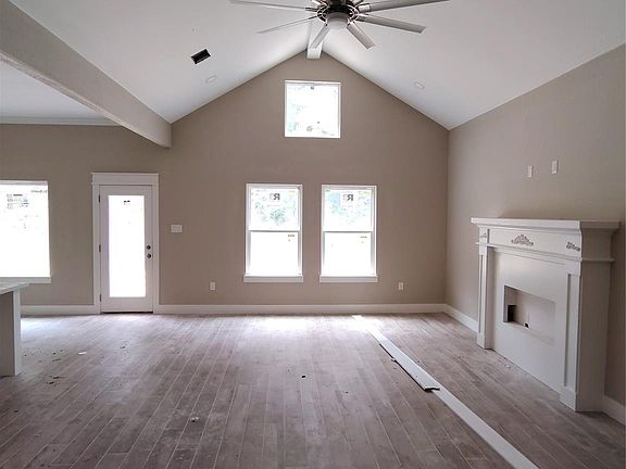 4th image of 10660 Vinson St