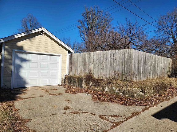 2nd image of 2341 17th Ave