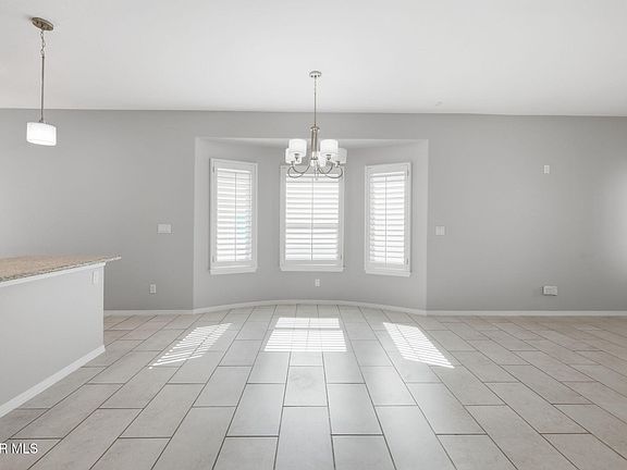 4th image of 220 Anglesy Pl