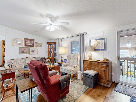 4th image of 1827 Jade Ct