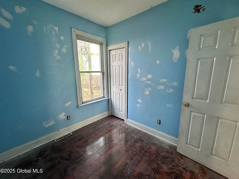 4th image of 103 Porter Street