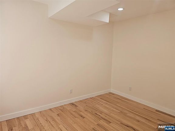 5th image of 48 Paulison Ave