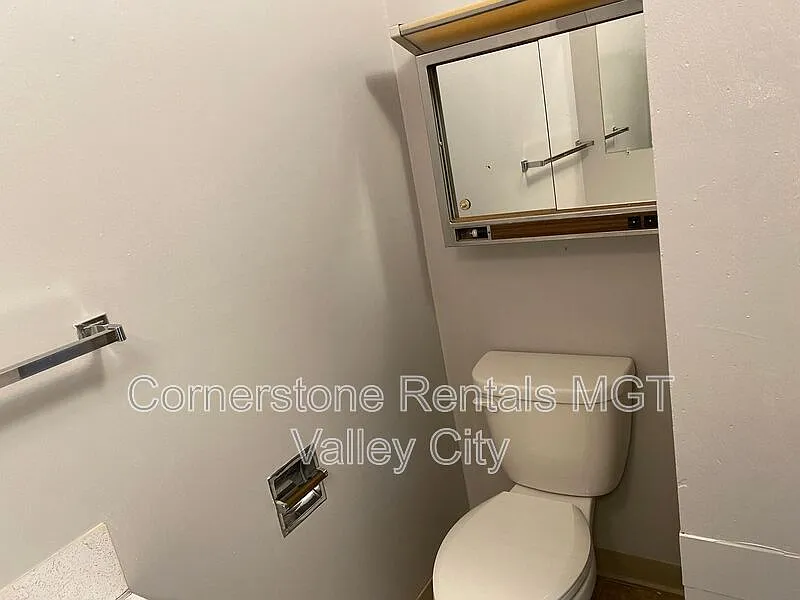 2 bed, 1.0 bath, $800 — Photo 4