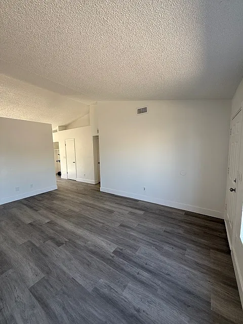 3 bed, 1320 sqft, $1,945 — Photo 4