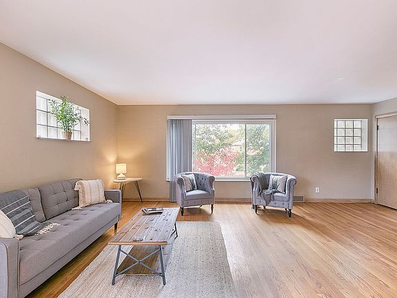 5th image of 4912 Jamieson Ave