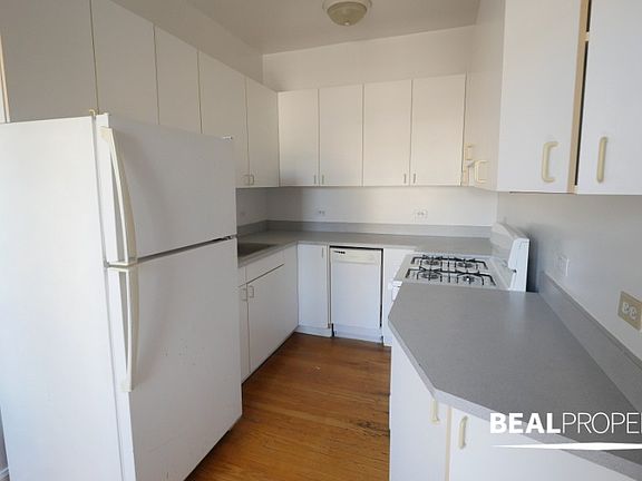 3rd image of 816 W Waveland Ave APT 19