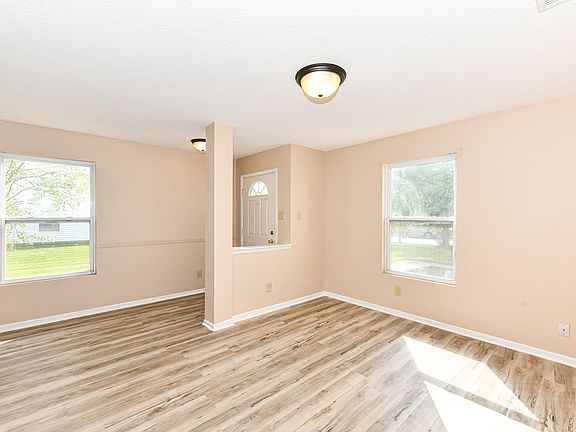 4th image of 1155 Redwood Dr
