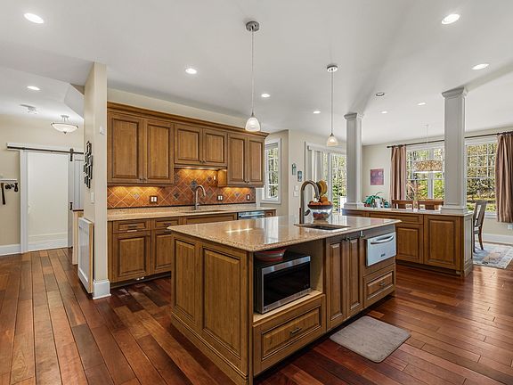 4th image of 36 Bassett Lane
