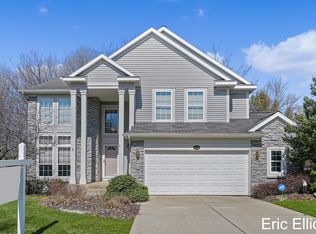 5735 W Grove Dr SE, Kentwood, MI 49512