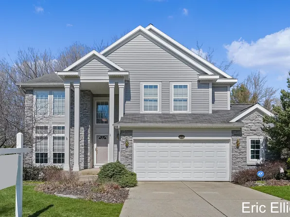 5735 W Grove Dr SE, Kentwood, MI 49512