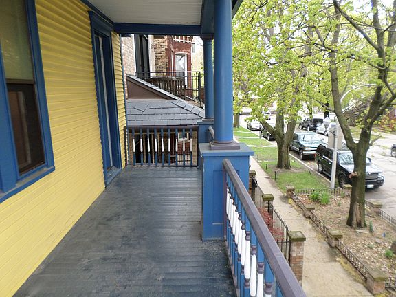 2nd image of 1743 W Cornelia Ave #2