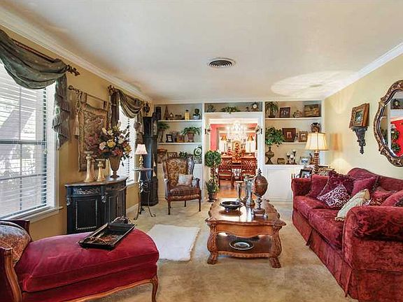 4th image of 917 Fair Oaks Ln