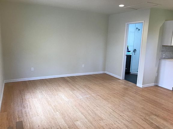 4th image of 17619 Gilmore St