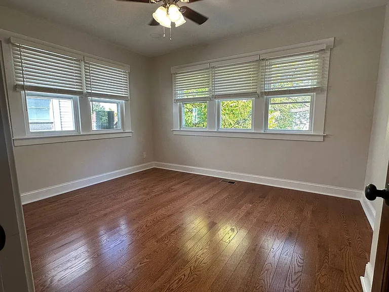 184 E Tompkins St — Photo 20