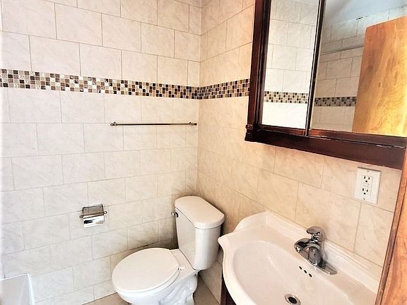 4th image of 257 Patchen Ave #2A