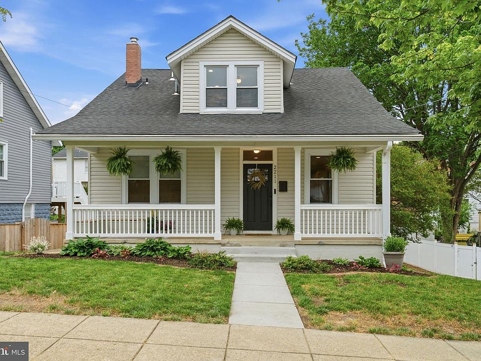 1st image of 2211 R St SE