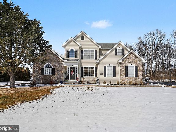 3rd image of 240 Amanda Dr