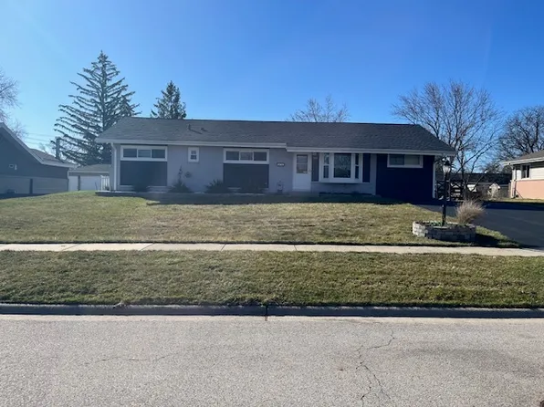 65 Flagstaff Ln, Hoffman Estates, IL 60169