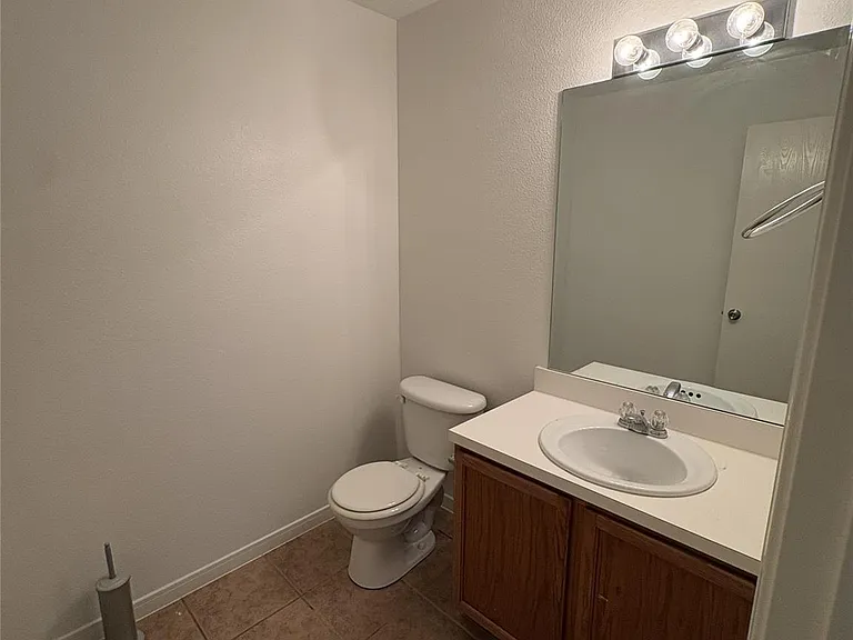 17511 Hoover Gardens Dr — Photo 15