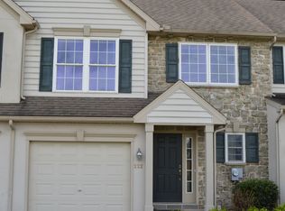 222 S Brookefield Ln, New Holland, PA 17557
