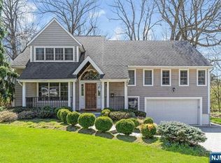 92 Downey Dr, Tenafly, NJ 07670