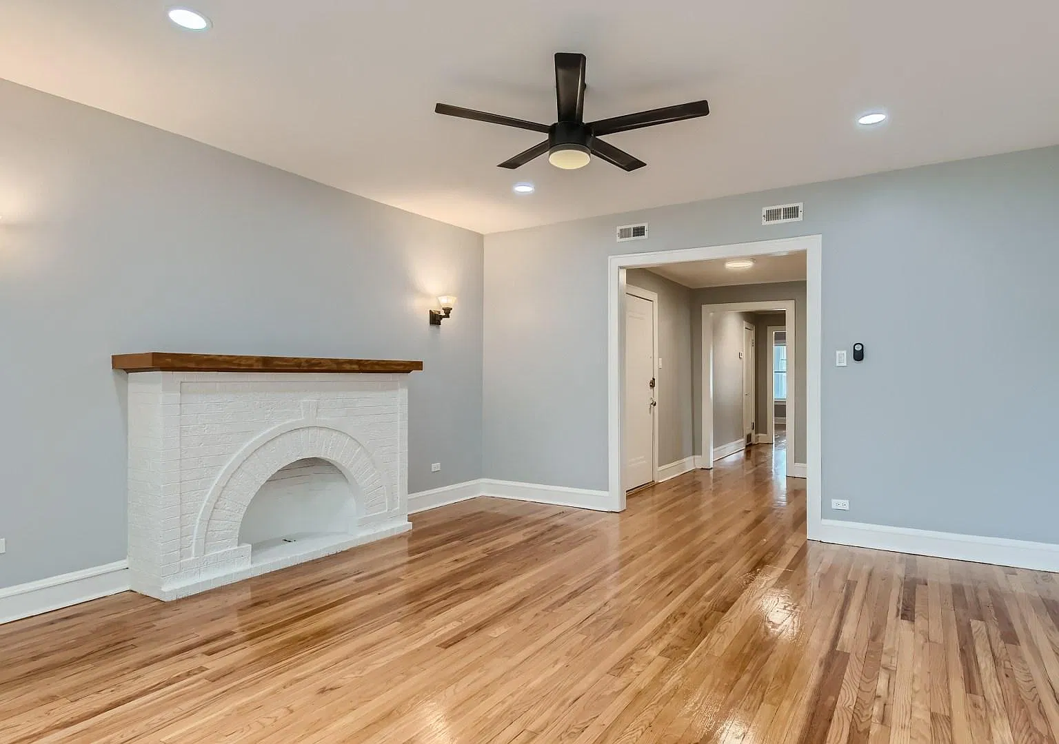 2 bed, 1300 sqft, $2,300 — Photo 3