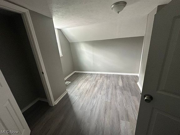 3rd image of 3233 Trowbridge Ave