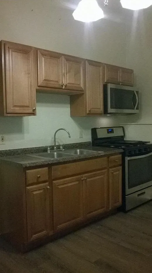 2910 E Carson St — Photo 1