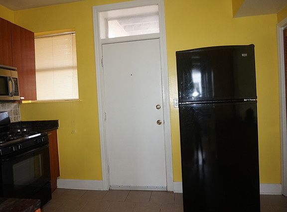 3rd image of 4922 N Kedzie Ave #110-3