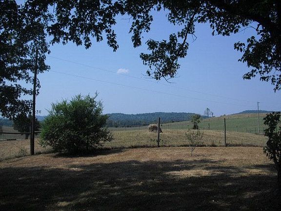 5th image of 7581 Monterey Hwy