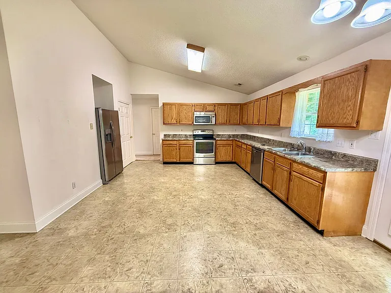 1909 Rommel Dr — Photo 7