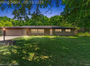 3811 Waltmar Dr, Bridgeport, MI 48722