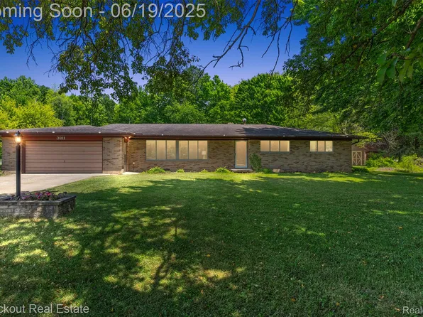 3811 Waltmar Dr, Bridgeport, MI 48722