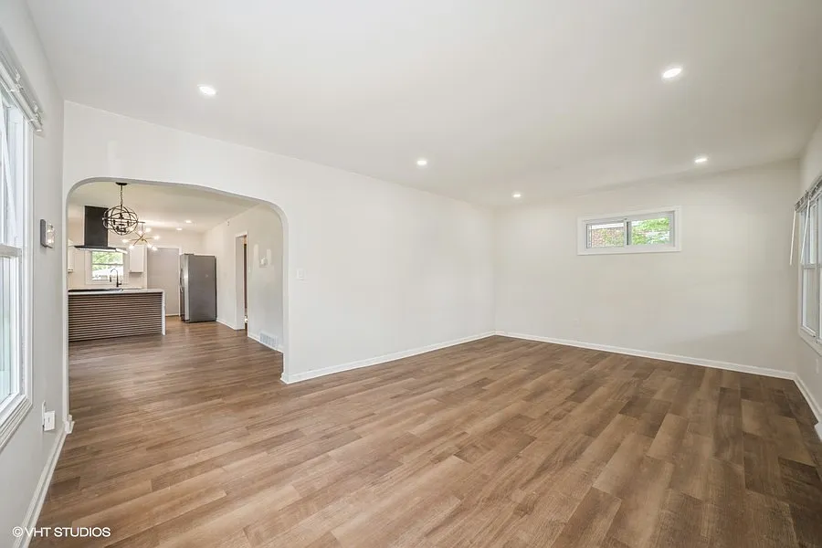 3 bed, 2450 sqft, $2,100 — Photo 2