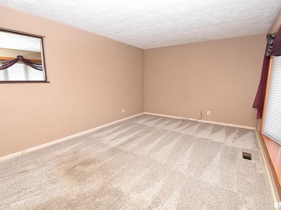 3rd image of 2715 S Tiara Strip