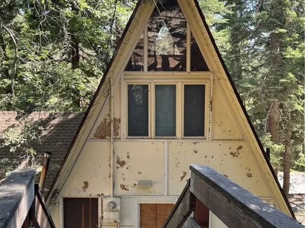 841 Glen View Ln, Twin Peaks, CA 92391