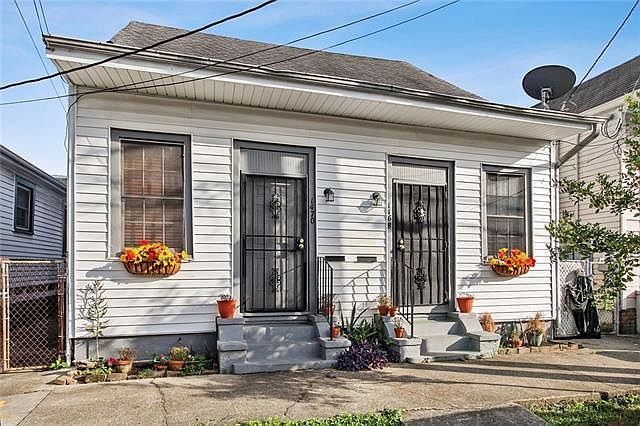1st image of 1468 N Roman St