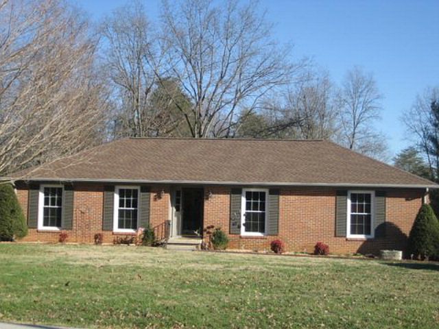 1st image of 722 W Oak Dr