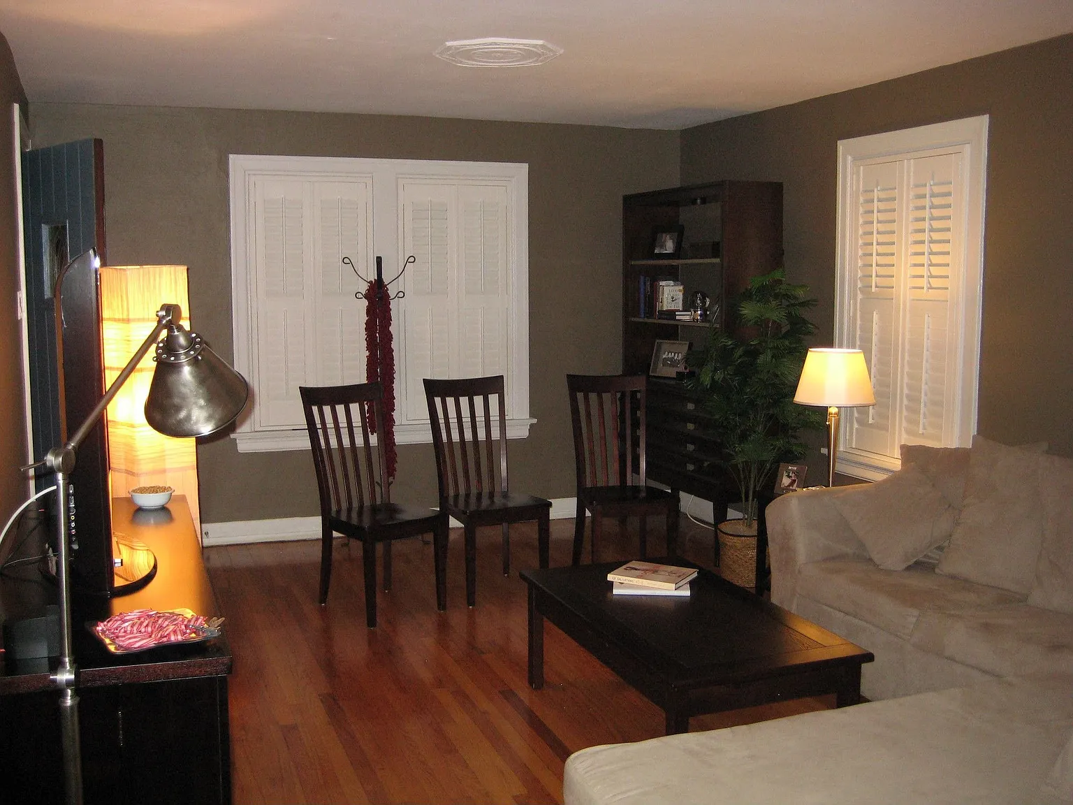 865 Queen Anne Pl photo 1
