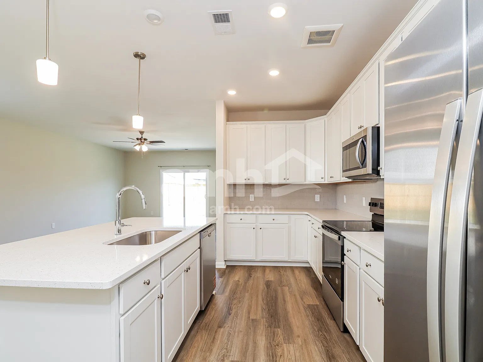 4 bed, 2.0 bath, 1884 sqft, $2,445 — Photo 4