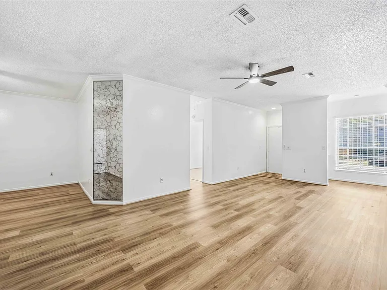 9410 Stonehouse Ln — Photo 5