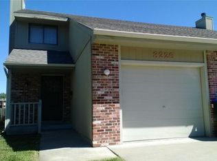 3226 SW Randolph Ave, Topeka, KS 66611