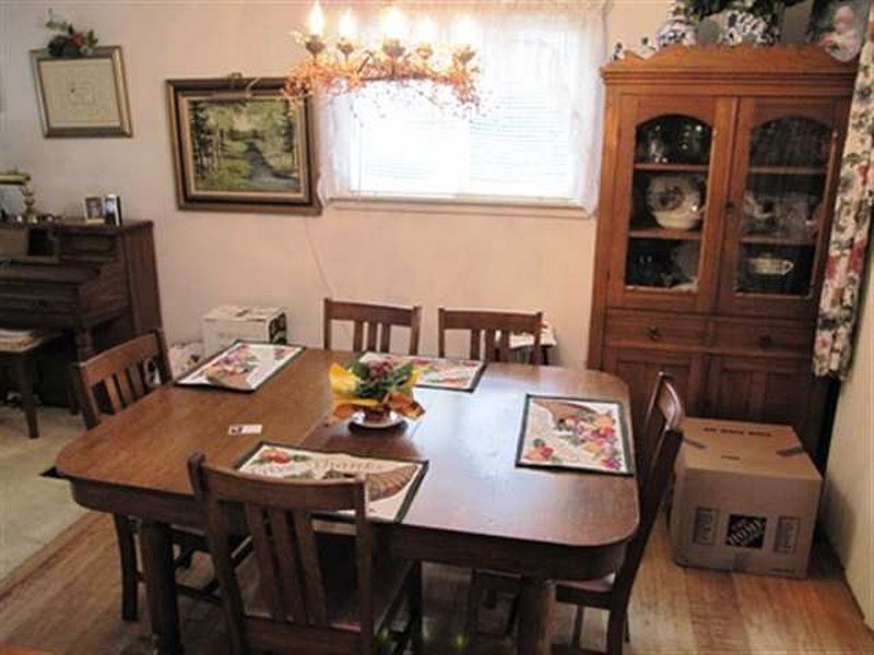 4th image of 6 LAUREL Lane