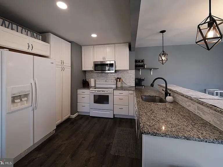 2640 Grandview Blvd — Photo 46