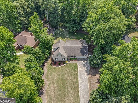 2nd image of 17 Mountain Oaks Dr