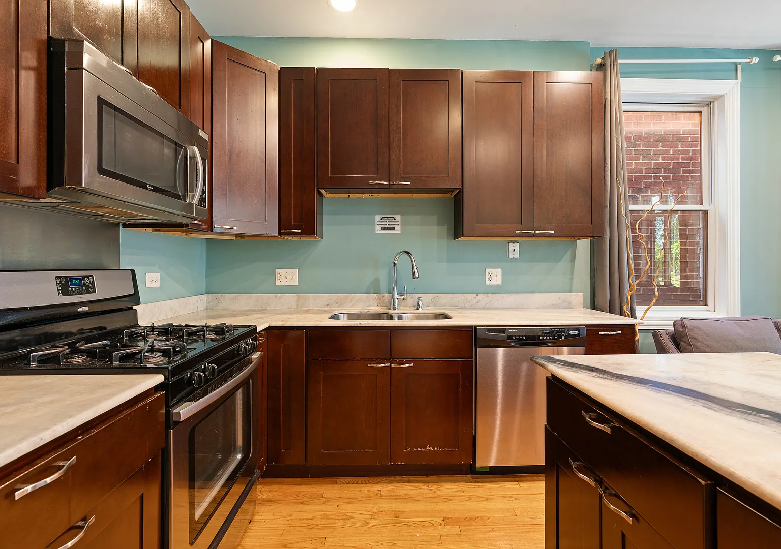 2 bed, $2,400 — Photo 4