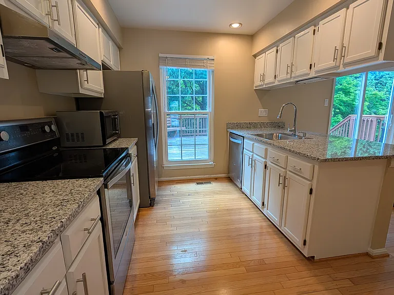 42 Battersea Bridge Ct — Photo 10